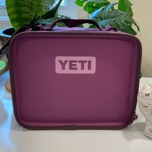 Yeti Daytrip Lunch Box in Nordic Purple NWT
